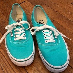 VANS AUTHENTIC Canvas Sneaker. Women’s size 8.